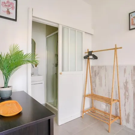 Beautiful 1 Bedroom - 15 District * פריז