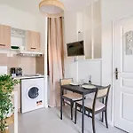 Beautiful 1 Bedroom - 15 District Appartement Parijs