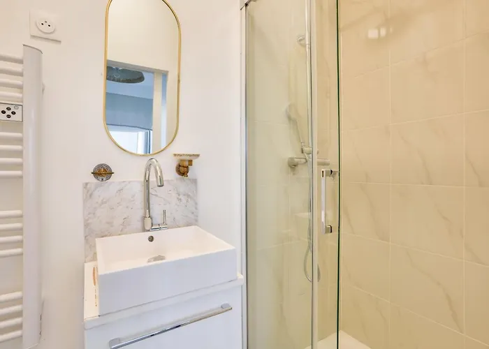 Beautiful 1 Bedroom - 15 District