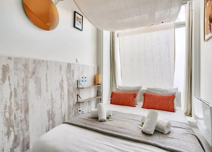 Beautiful 1 Bedroom - 15 District *